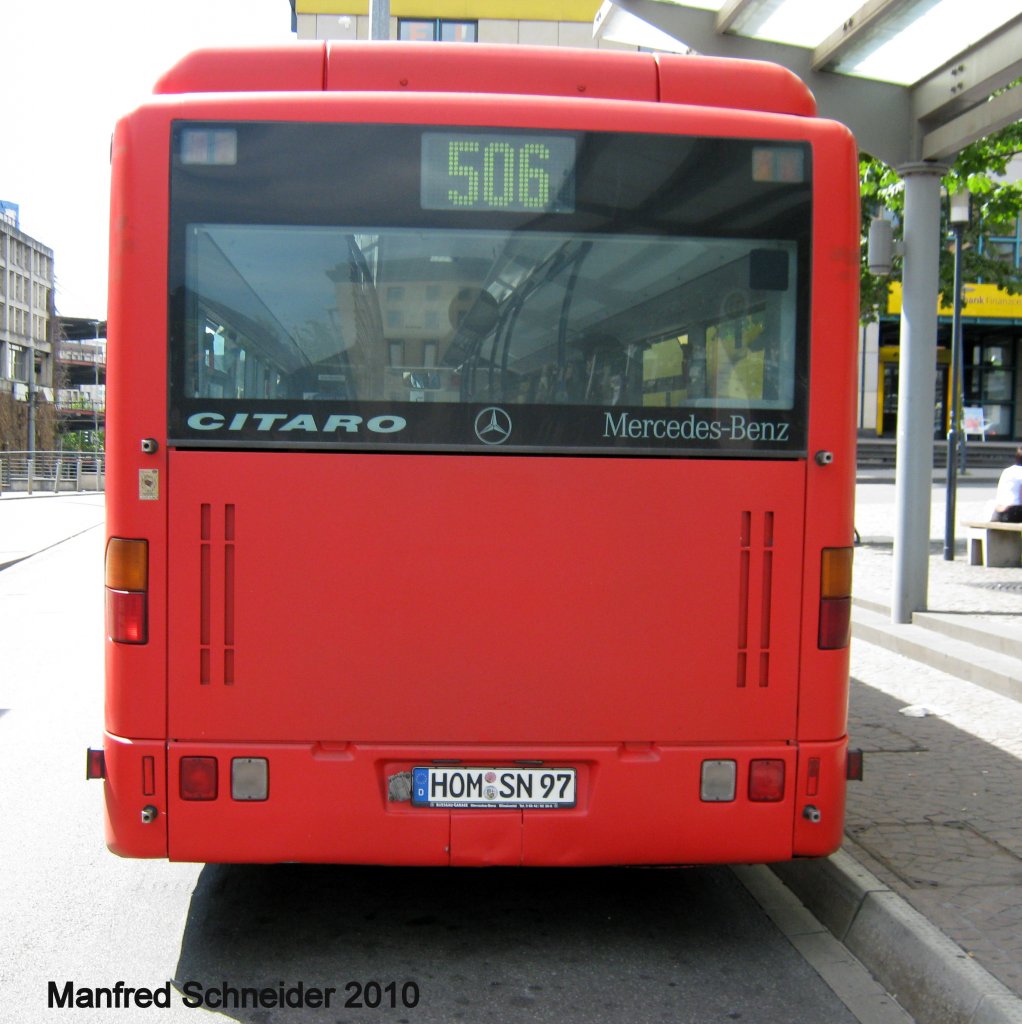 Dieses Foto zeigt einen Citaro Bus. Das Foto habe ich am 31.07.2010 in Saarbrcken gemacht. Der Bus fhrt im Auftrag von Saar Pfalz Bus, und gehrt der Firma Mandelbachtal Reisen.