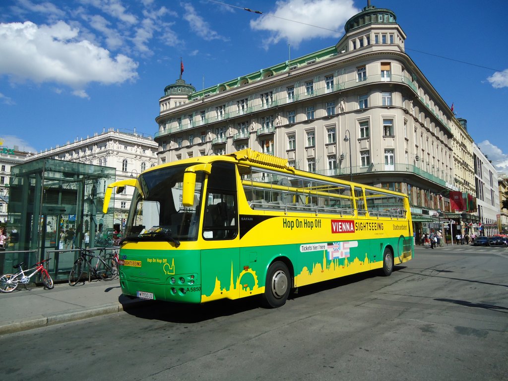 Dr. Richard Nr. A5850/W 1130 LO Temsa am 9. August 2010 Wien-Krntner Ring, Oper