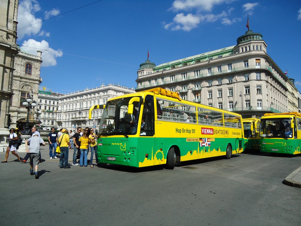 Dr. Richard Nr. A5870/W 1758 LO Temsa am 9. August 2010 Wien-Kärntner Ring, Oper