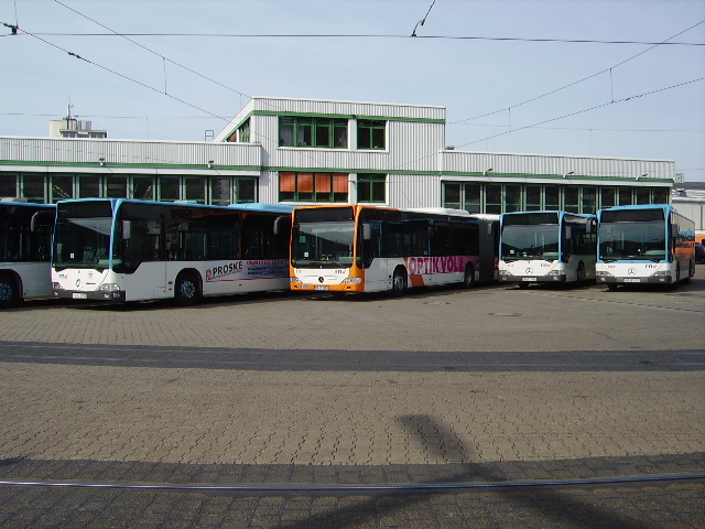 Drei Citaro der 1. Generation und ein der 2. am 03.04.11 in Heidelberg