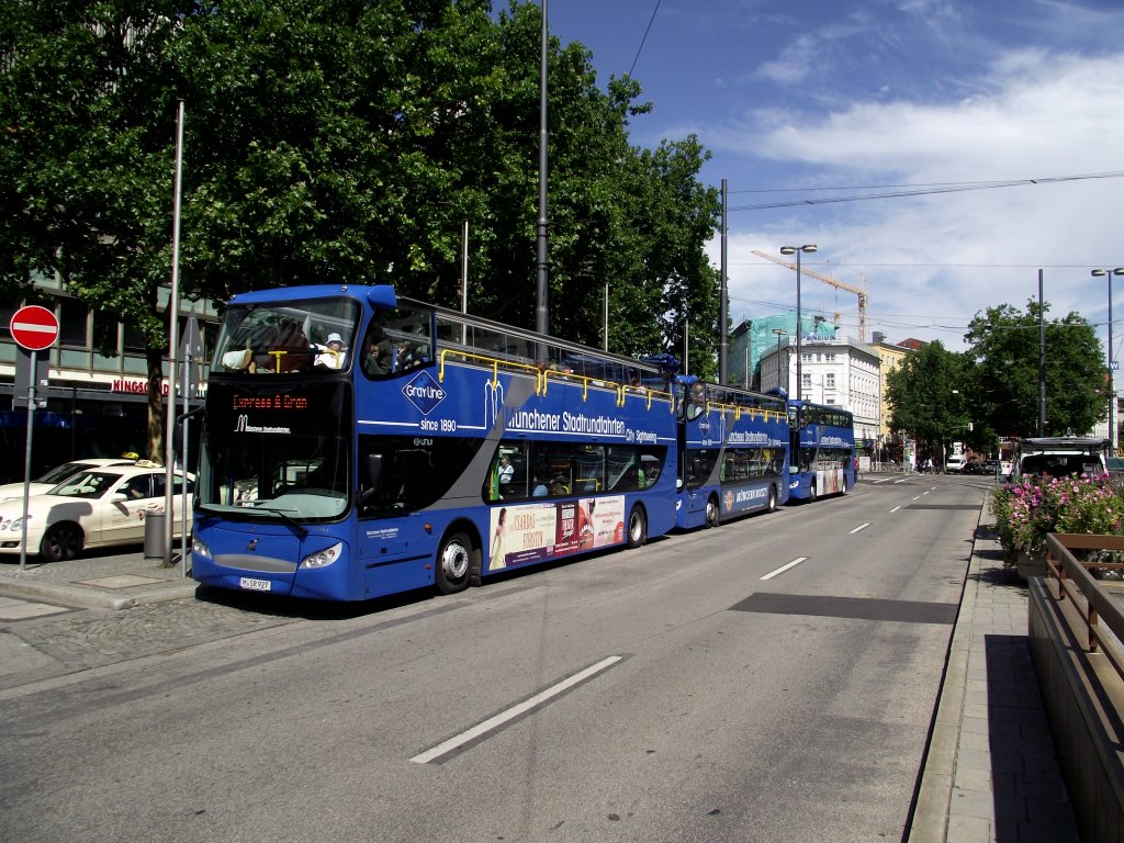 Drei Volvo Doppeldecker Busse in Mnchen Hbf am 11.08.11