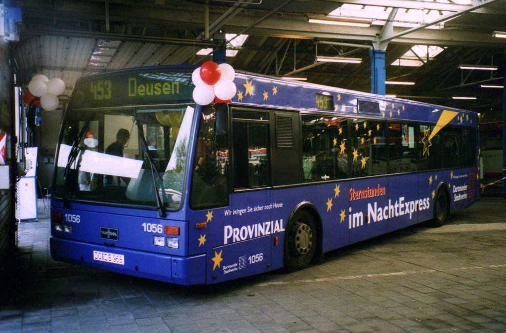 DSW 1056, ein Van Hool A360, aufgenommen im September 1998 beim Tag der offenen Tr des DSW Betriebshof in Castrop.