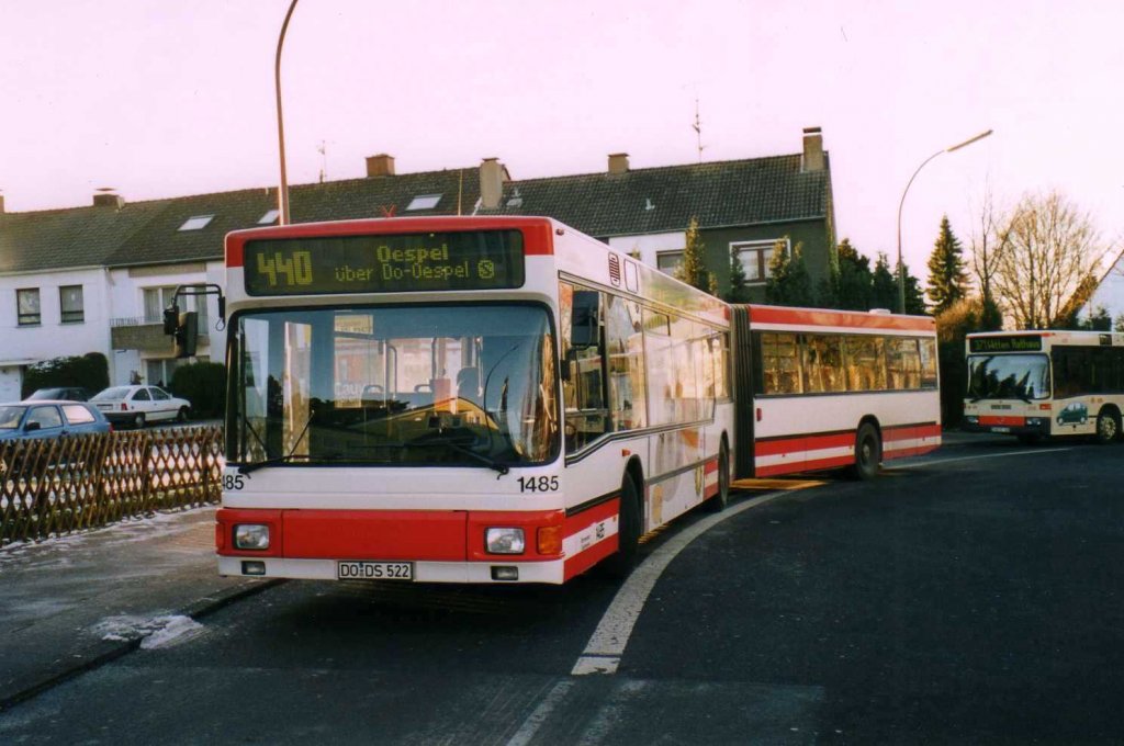 DSW 1485, ein MAN NG 272, aufgenommen im Januar 2002 an der Haltestelle Oespel Schleife in Dortmund.