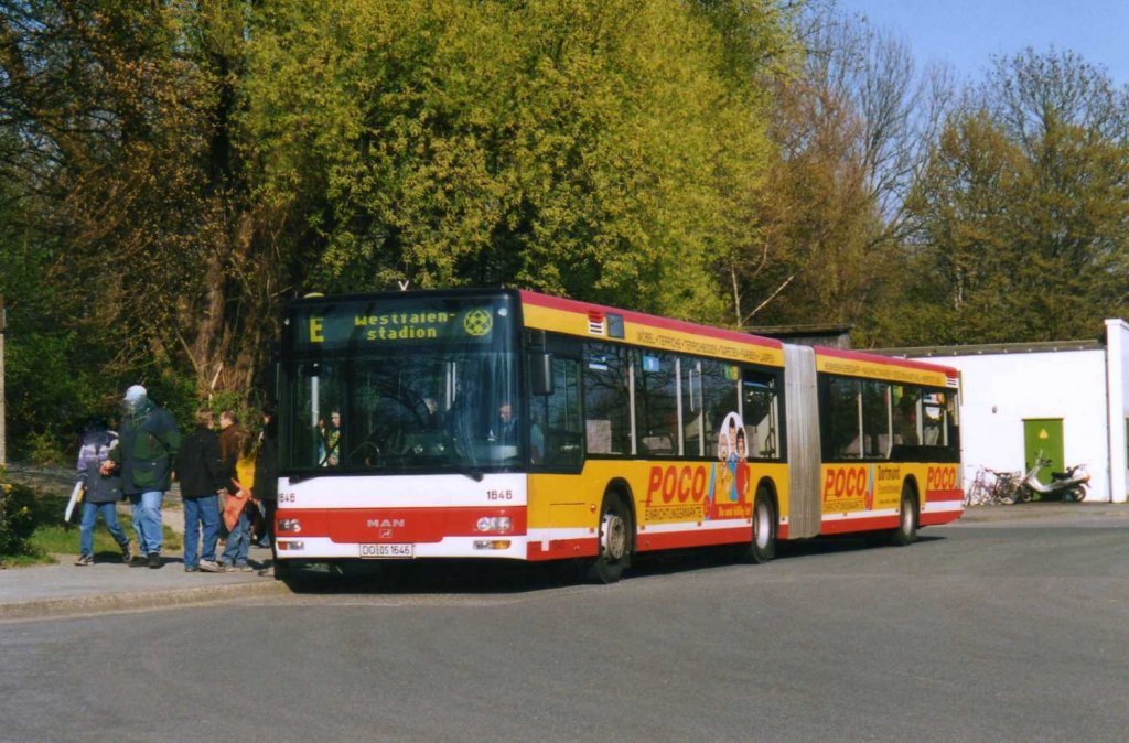 DSW 1646, ein MAN NG 313, aufgenommen im April 2002 an der Haltestelle Westfalenstadion in Dortmund.