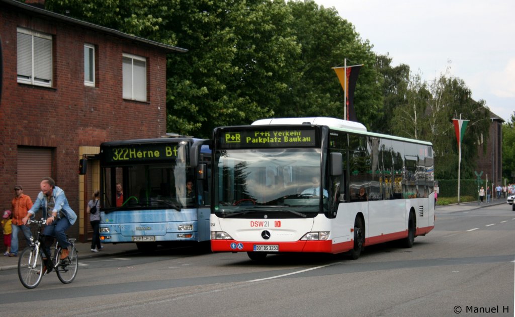 DSW21  1251 (DO DS 1251) fhrt am 10.8.2010 im Sonderverkehr zur Cranger Kirmes zwischen Herne Crange und Herne Bauckau.