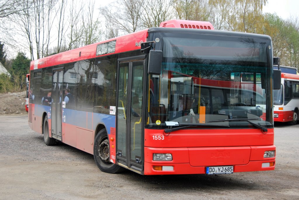 DSW21 1553, ein MAN NL263 vom Baumeier Omnibusbetrieb im Auftrag der DSW21. Aufgenommen am 11.04.2010 auf dem Abstellplatz vom BOB whrend der ersten Dortmunder Fotosonderfahrt.