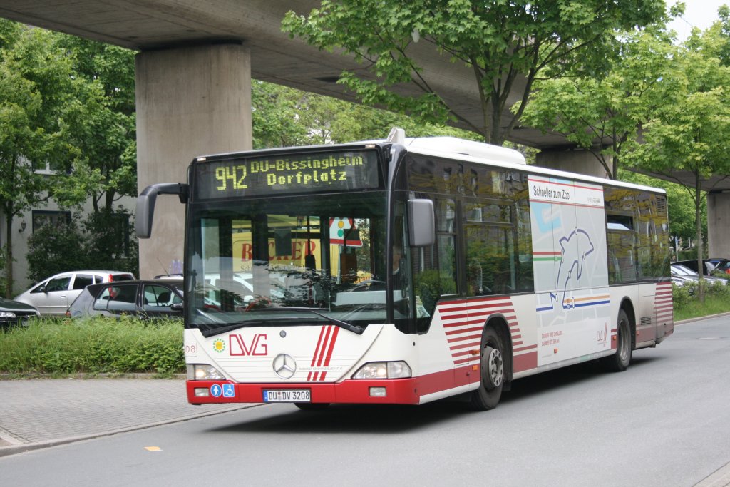 DVG 208 (DU DV 3208) mit DVG Eigenwerbung.
Aufgenommen in Duisburg Huckingen.
15.5.2010