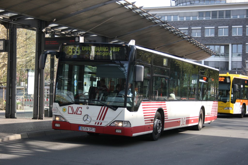 DVG 5913 (DU DV 5913) hier mit der Linie 939 am HBF Oberhausen.
24.4.2010