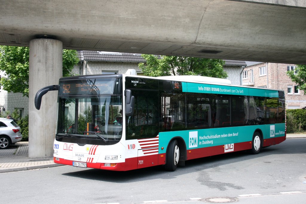 DVG 701 (DU DV 7701) macht Werbung fr FOM.
Aufgenommen in Duisburg Huckingen.
15.5.2010