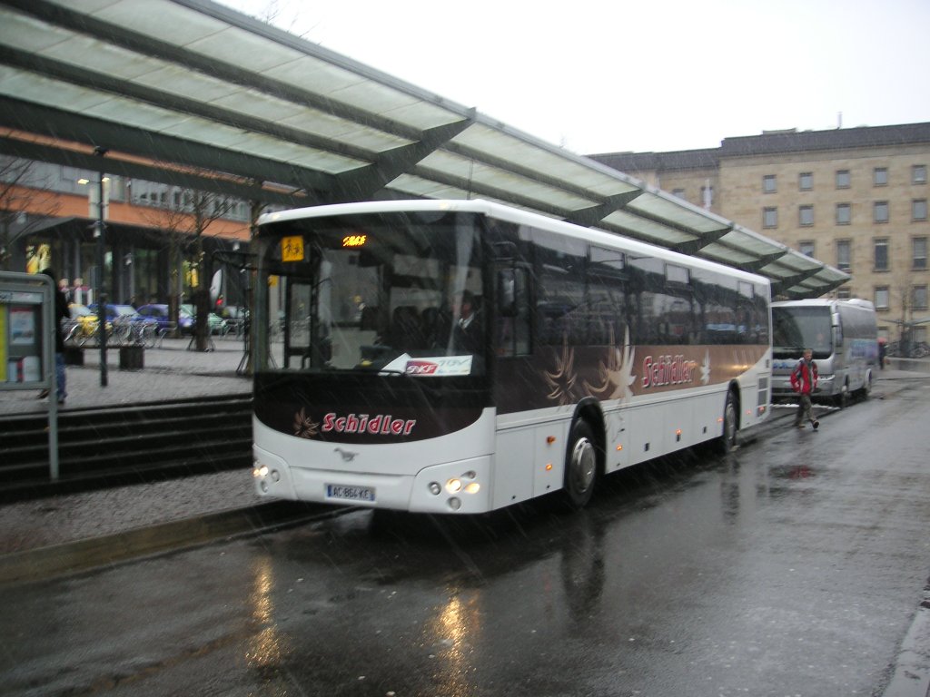 Ein Bus aus Frankreich von SNCF an der Haltestelle am Hauptbahnhof in Saarbrcken. Die Aufnahme des Fotos war am 29.01.2010.