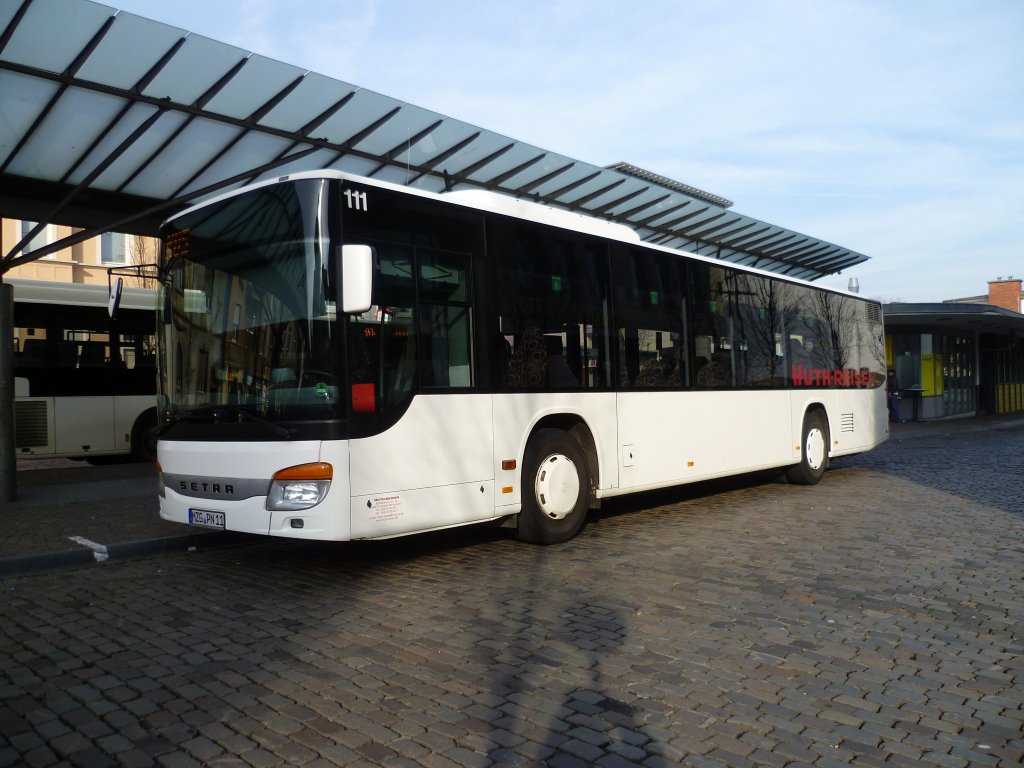 Ein Bus der Firma HUTH Reisen. Auf genommen in Saarbrcken.