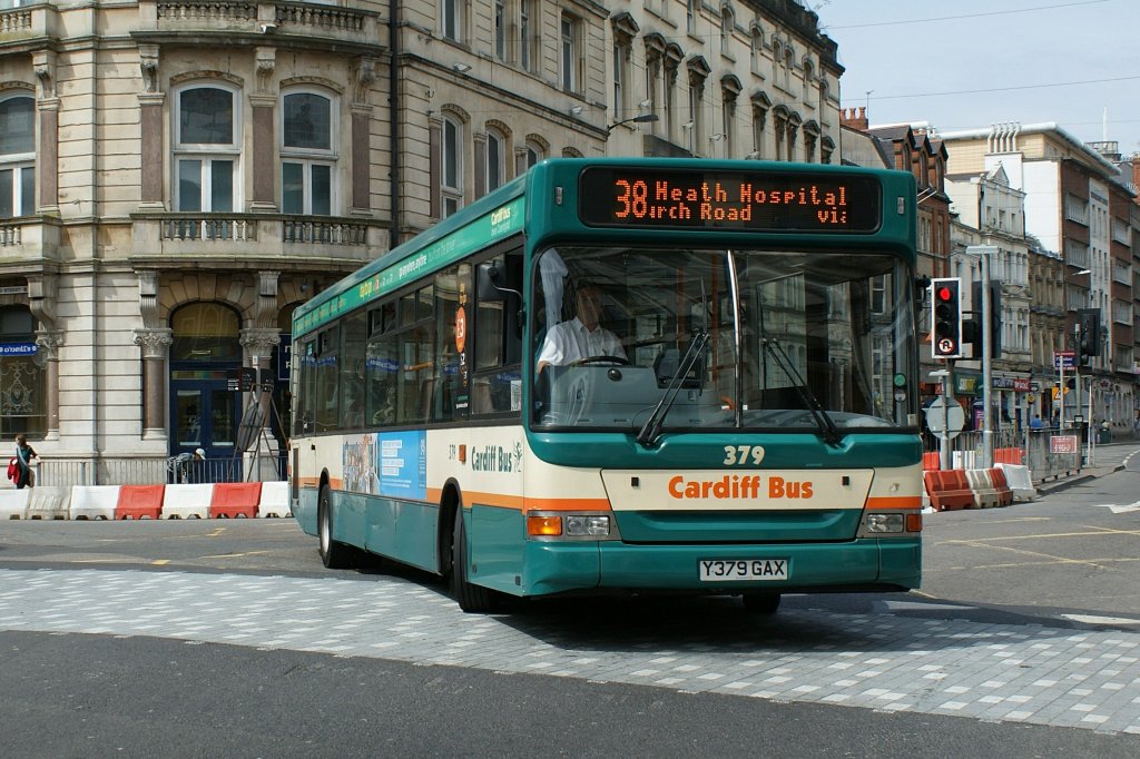 Ein Cardiff Bus der Linie 38 biegt in die St Mary Street ein.
28.04.2010