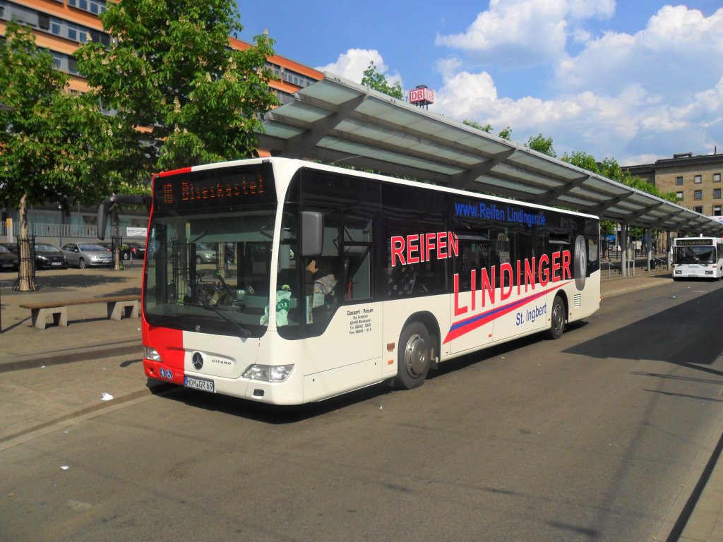 Ein Citaro Bus der Firma Gassert Reisen aus Blieskastel im Saarland an der Haltestelle Saarbrcken Hauptbahnhof. Das Foto habe ich am 22.04.2011 gemacht.