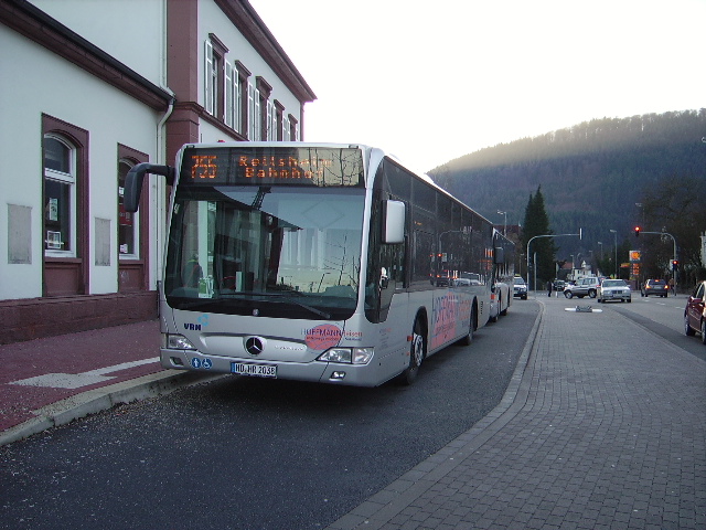 Ein Citaro von Hoffmann Reisen am 16.01.11 in Neckargemnd Bahnhof