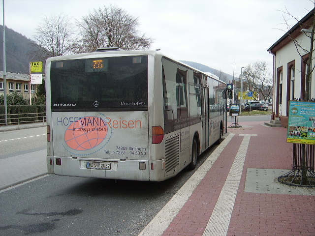 Ein Citaro von Hoffmann Reisen aus Sinsheim in Neckargemnd Bhf am 23.01.11