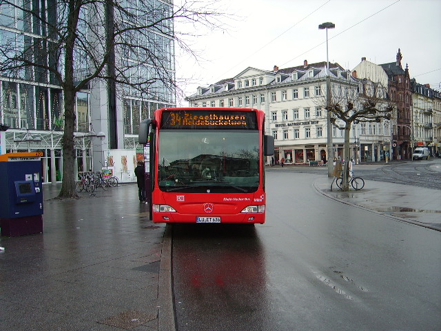 Ein DB Rhein Neckar Bus am 27.11.10 in Heidelberg am Bismarckplatz 