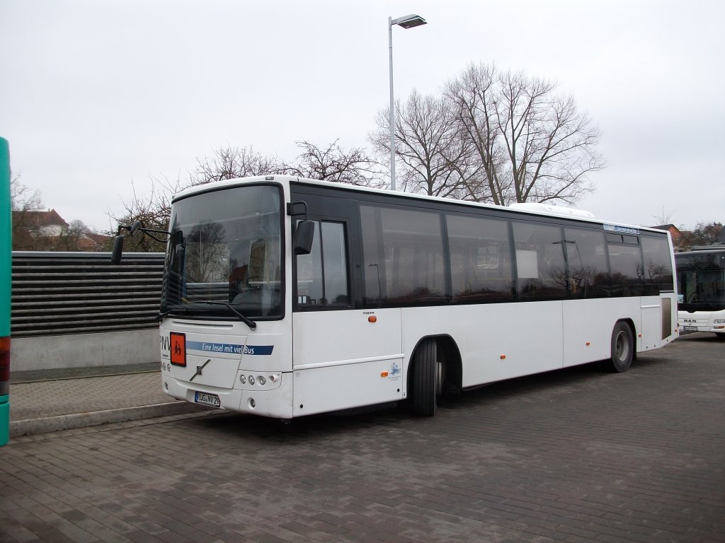 Ein einfacher VOLVO-Bus ohne Werbung am 21.Januar 2011 in Bergen/Rgen.