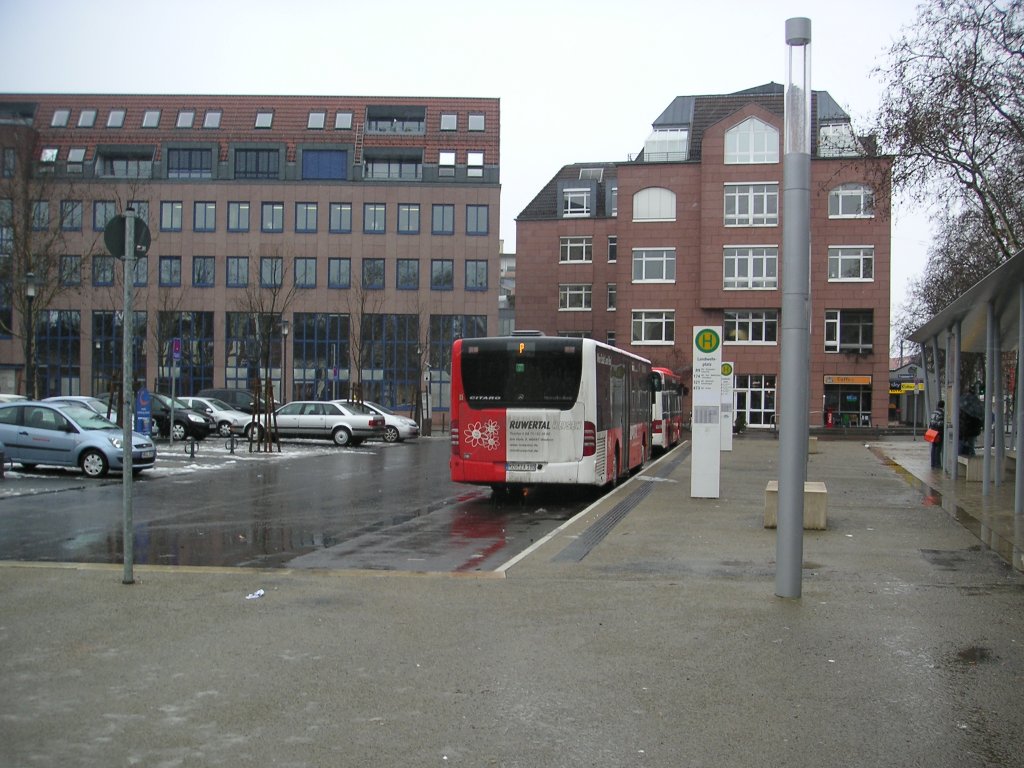 Ein Fahrzeug von Ruwertal Reisen an der Haltestelle Landwehrplatz. Das Foto habe ich am 29.01.2010 aufgenommen. Ruwertal-Reisen fhrt im Auftrag von Saar-Pfalz-Bus.