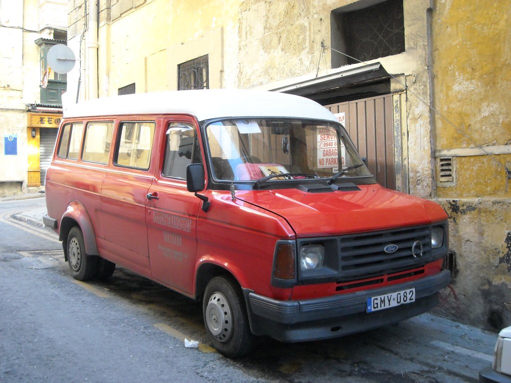 Ein Ford Transit - Kleinbus in Valetta auf Malta, 17.11.2009