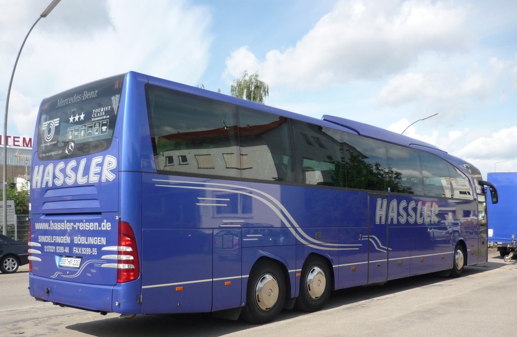 Ein Hassler-Reisen DB-Travego in Bblingen vor dem Betriebsgelnde.