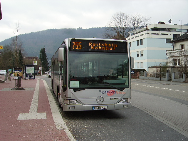 Ein Hoffmann Reisen Citaro als Linie 755 in Neckargemnd Bhf am 23.01.11