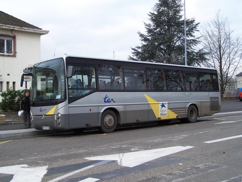 Ein Irisbus Ars mit alter TER Bemahlung in Haguenau am 18/12/2006.