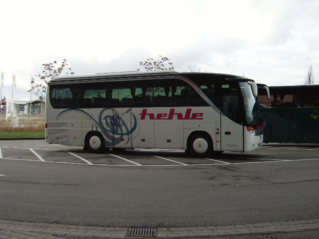 Ein kleiner Setra Reisebus in Karlsruhe an der Messe am 15.01.11 