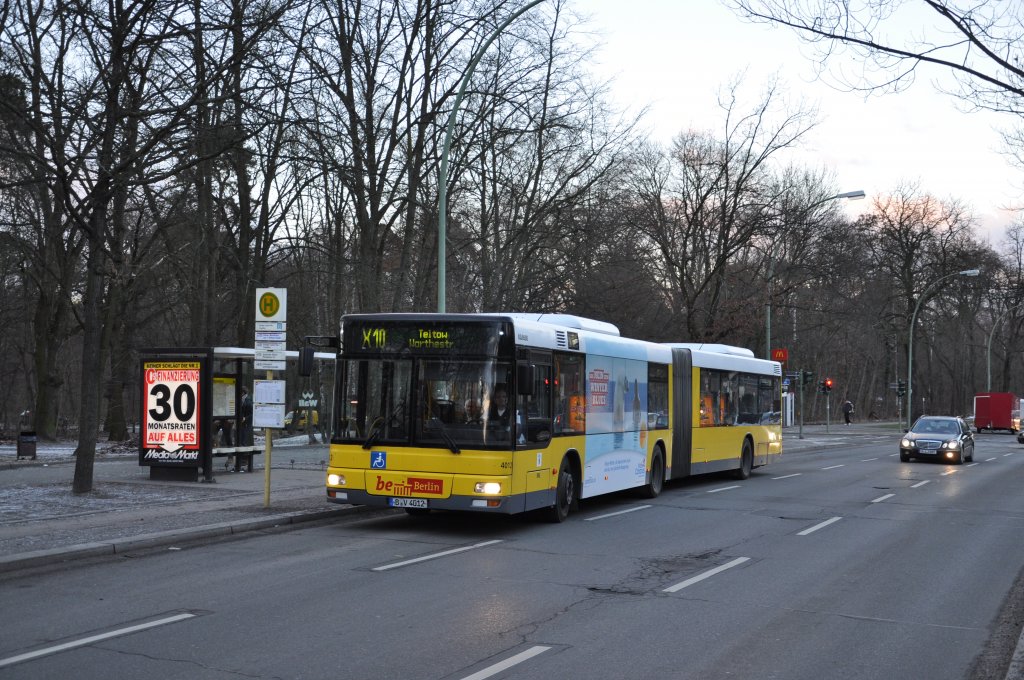 Ein MAN Gelenkbus auf der OL X10 Knigin Luise Strasse Clayallee 27.01.2011