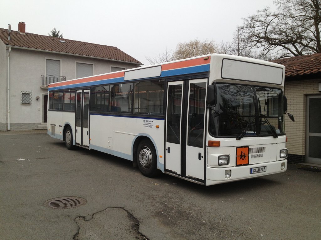 Ein MAN SL202 des Privatunternehmens Schary war am 3.4.2013 auf einem Stellplatz in Kaiserslautern abgestellt.