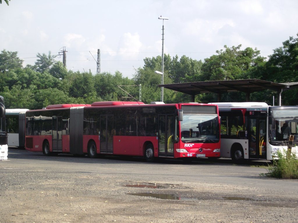 Ein Mercedes Benz Citaro C1 Facelift G der DB RKH am 05.07.13 in Hanau durch den Zaun fotografiert