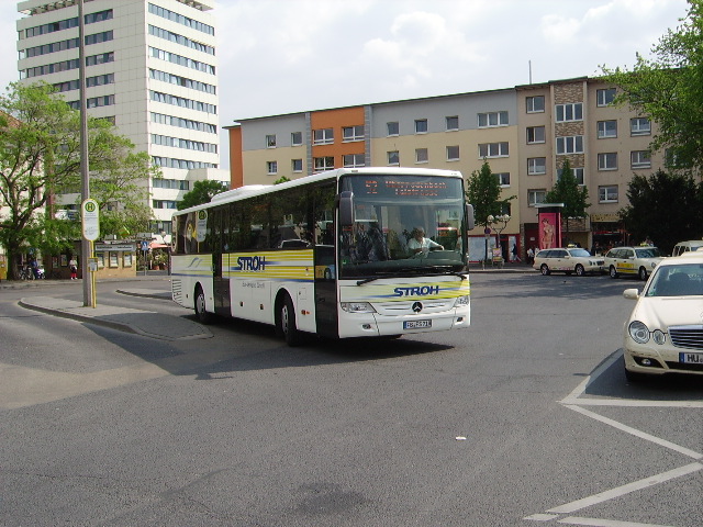 Ein Mercedes Benz Integro von Stroh Bus in Hanau am 26.04.11