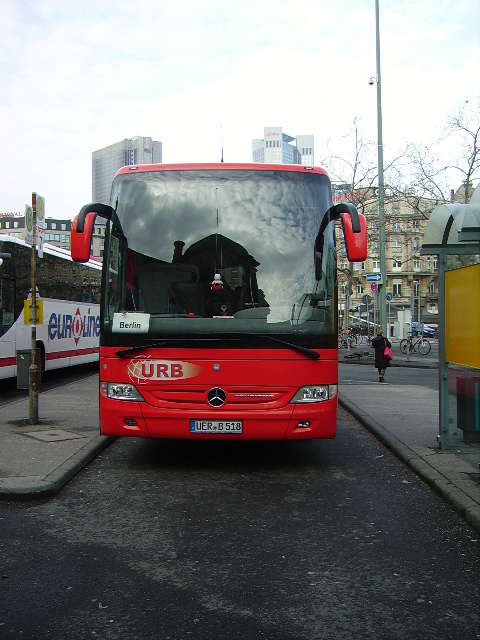 Ein Mercedes Benz Tourismo Reisebus am 13.02.11 in Frankfurt am Main Hbf 