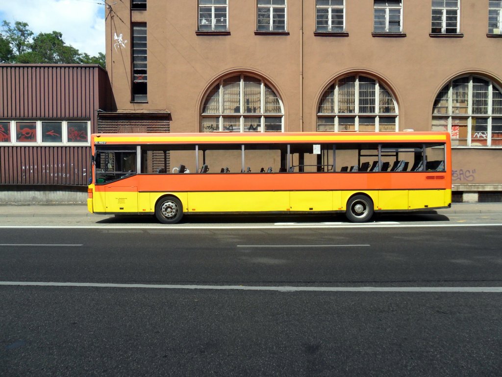 Ein Mercedes Benz  407 in der Triererstrae in Saarbrcken.Das Foto habe ich am 07.07.2011 in Saarbrcken gemacht.
