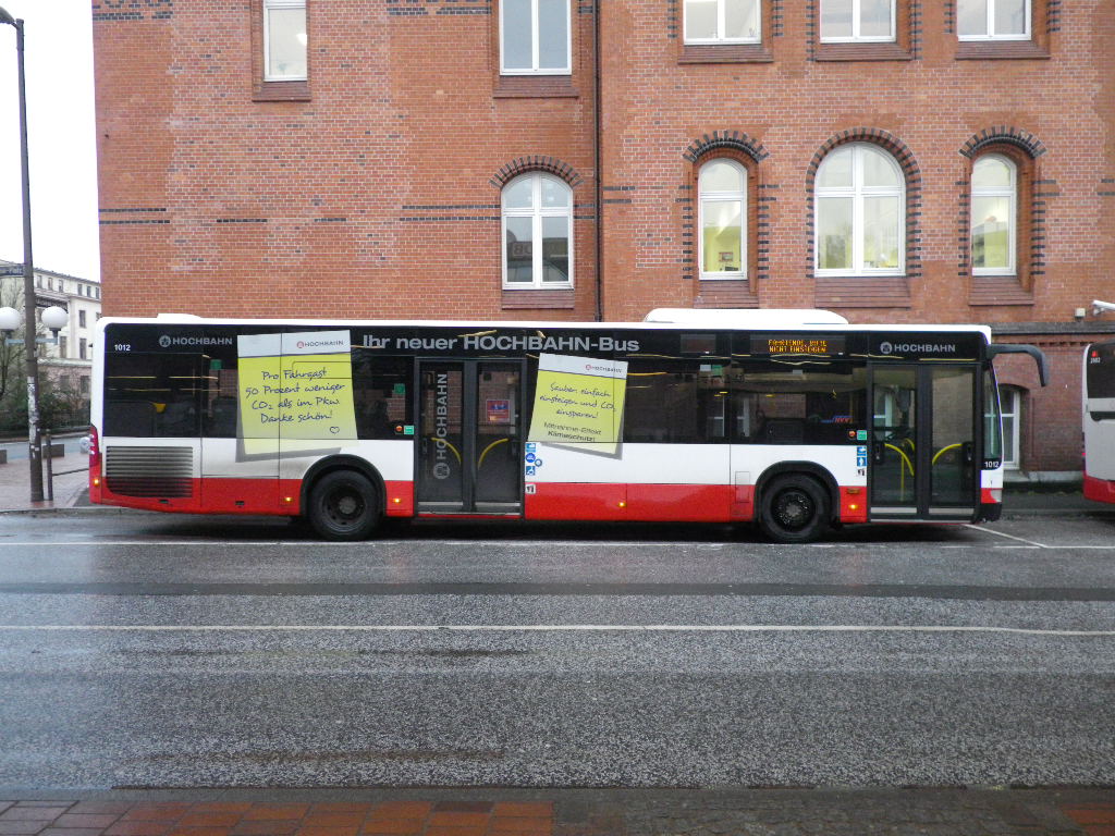 Ein Mercedes Citaro II , der Hamburger Hochbahn Wagen 1012 Bj.2010 am Bahnhof Altona (3.1.13)