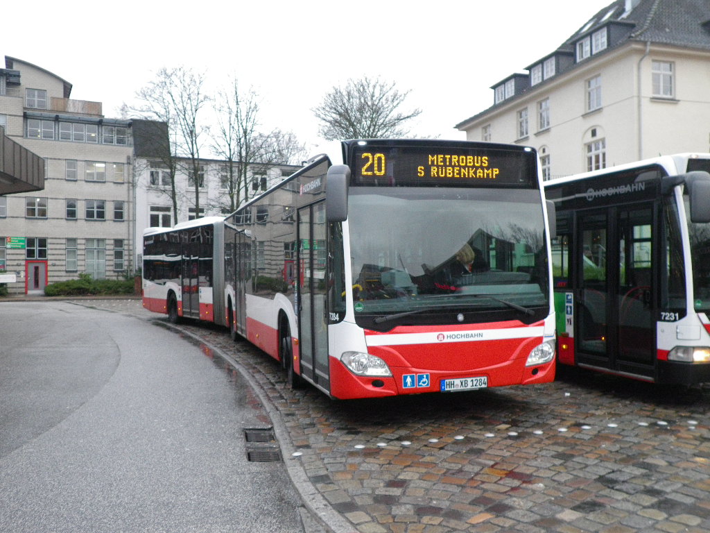 Ein Mercedes Citaro III (C2) G ,der Hamburger Hochbahn Wagen 7284 am Bahnhof Altona (3.1.13)
