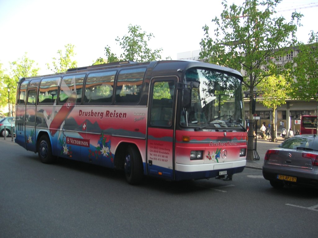 Ein Mercedes Reisebus aus der Schweiz. Die Aufnahme des Fotos war am 20.04.2010 in Saarbrcken.














