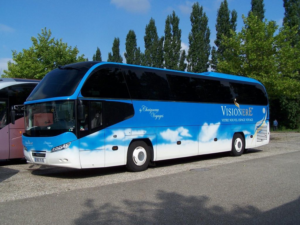 Ein Neoplan Cityliner im P & R Elsau in Strassburg am 31/08/10.