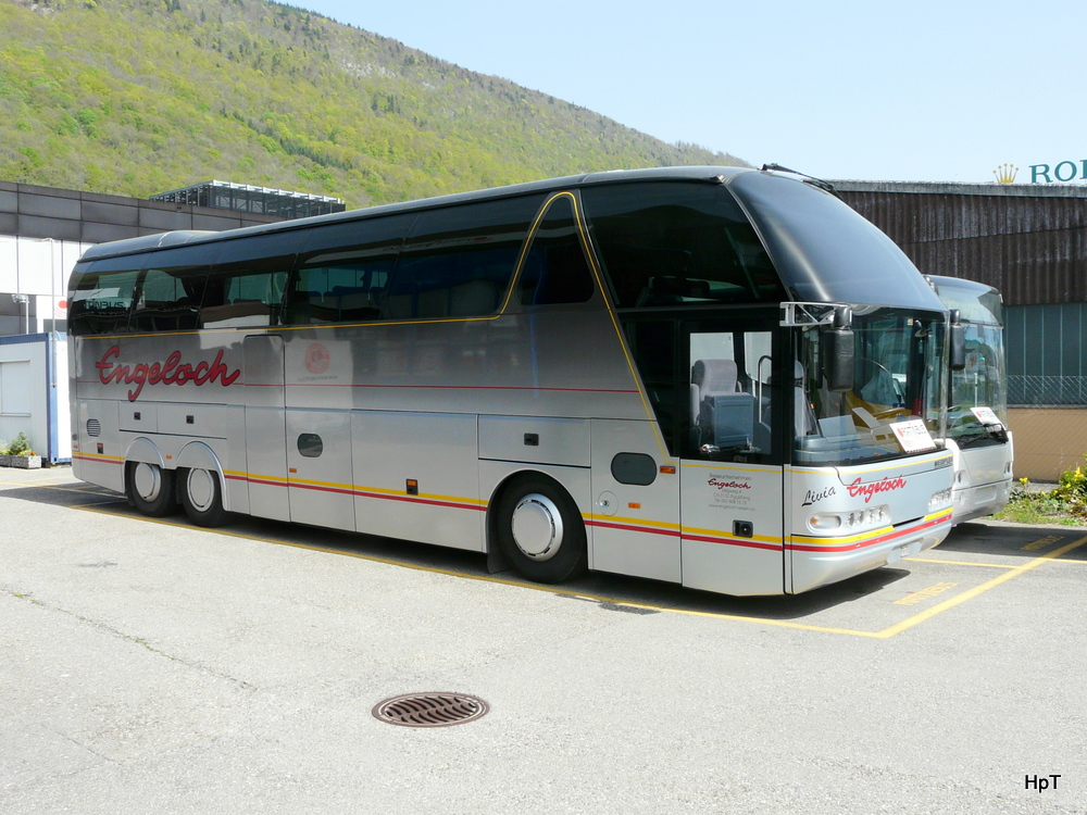 Ein Neoplan Reisecar bei Rattin Bus in Biel am 10.04.2011