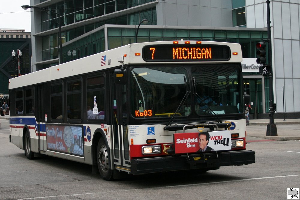 Ein New Flyer D40LF der Chicago Transit Authority | CTA Buses & Trains, aufgenommen am 14. September 2011 in Chicago.