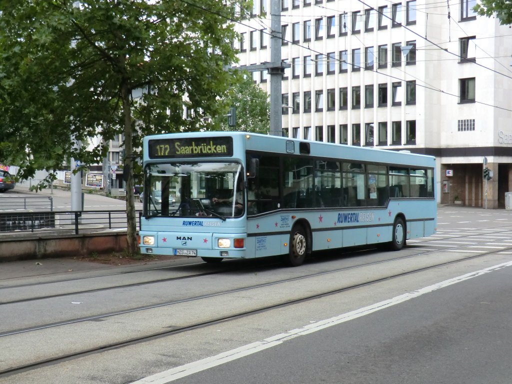 Ein NL 202 von Ruwertal Reisen am 27.8.10 in Saarbrcken am Hbf.