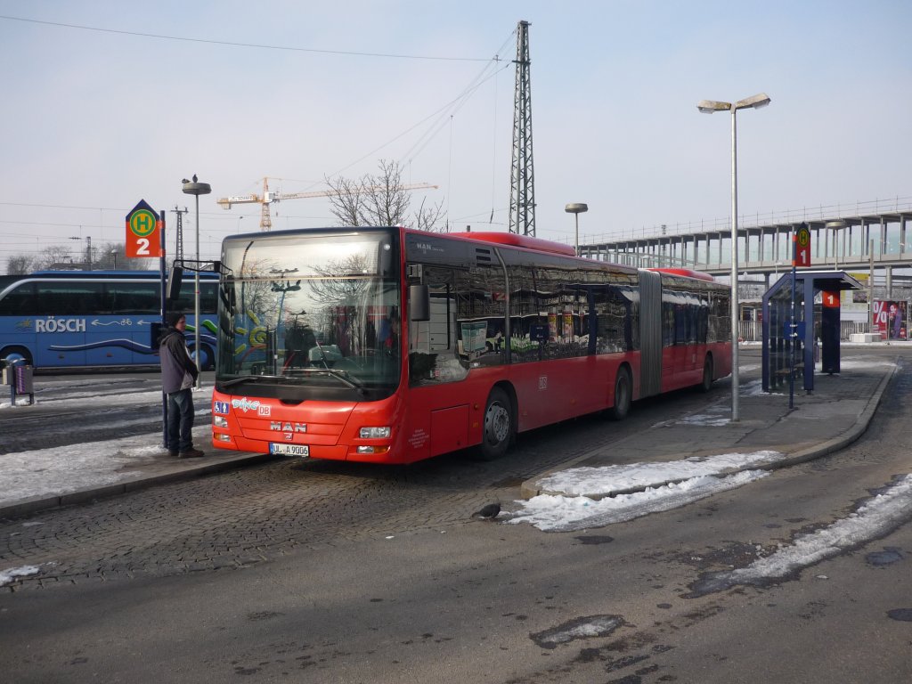 Ein RAB- MAN Gelenkbus in Ulm am ZOB am 05.01.2011.