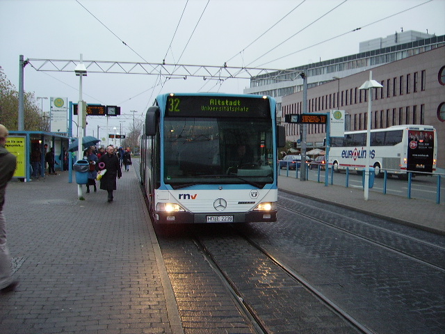 Ein RNV Bus am Heidelberger Hbf am 12.11.10