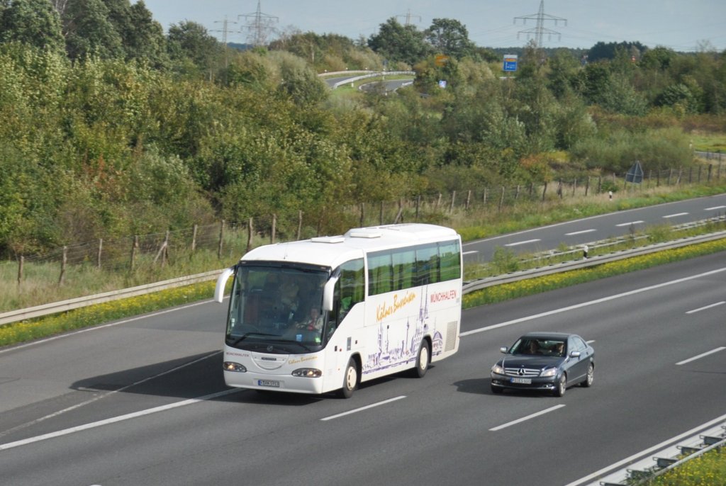 Ein Scania Reisebus, auf der A2 bei Lehrte, am 19.September 2010.
