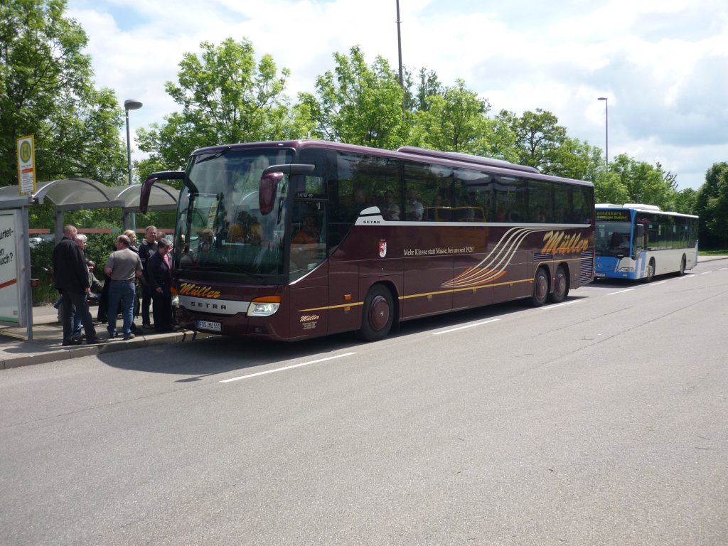 Ein Setra -Bus von Mller-Reisen in Sindelfingen zu Gast, am 01.06.2010