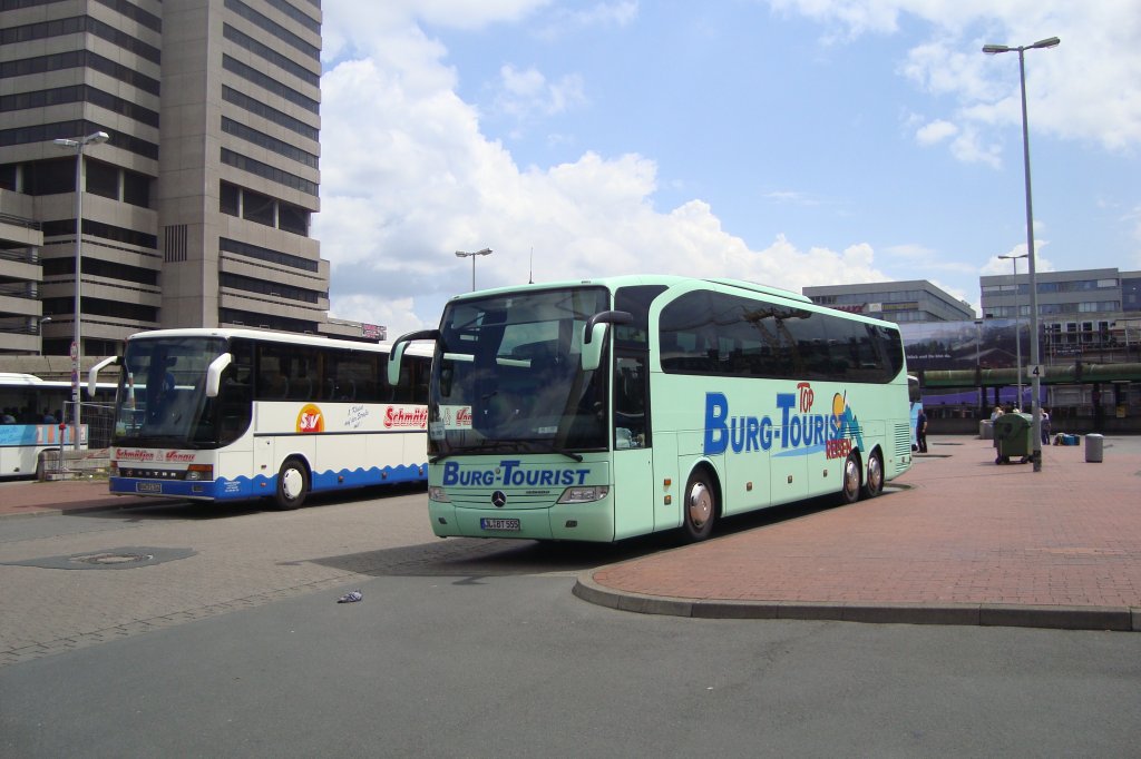 Ein Setra und ein Mercedes Reisebus in Hannover am 22.6.09