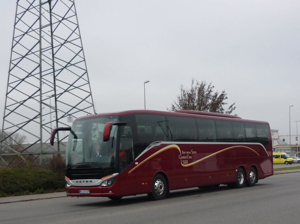 Ein Setra S 517 HD am 17.1.2012 am Tag der Setra Show 2012, auf Probefahrt