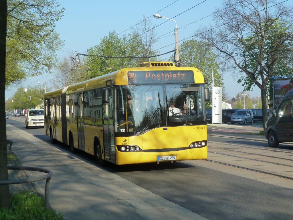 Ein Solaris der Linie 94 durchfhrt die Hamburger Strae in Richtung Stadt Zentrum. Gru zurck an den freundlichen Fahrer :)
16.04.11