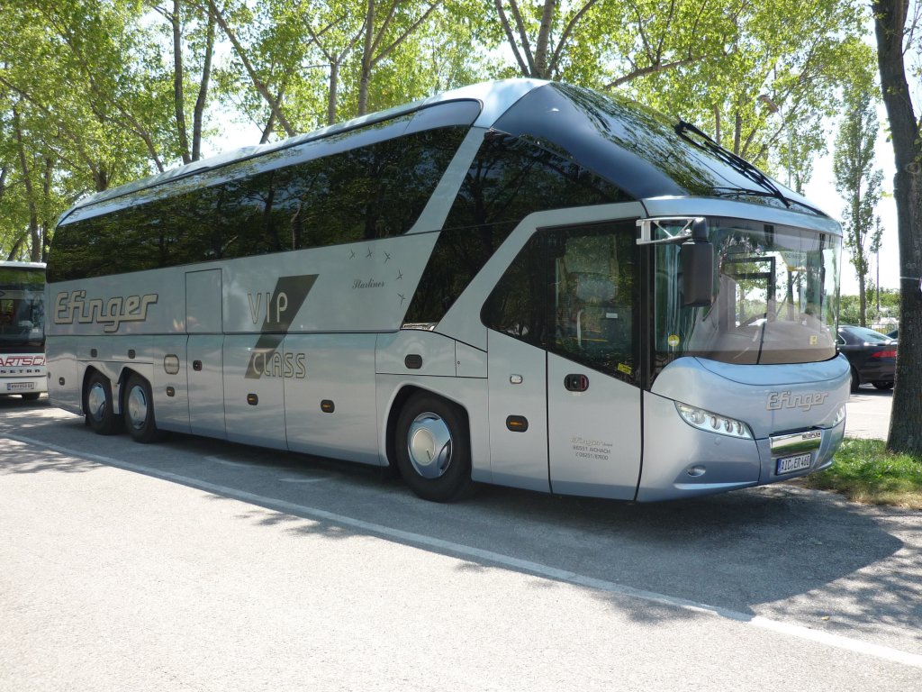 Ein Starliner der Fa. Efinger in Mrbisch am Neusiedlersee auf dem Parkplatz am See.