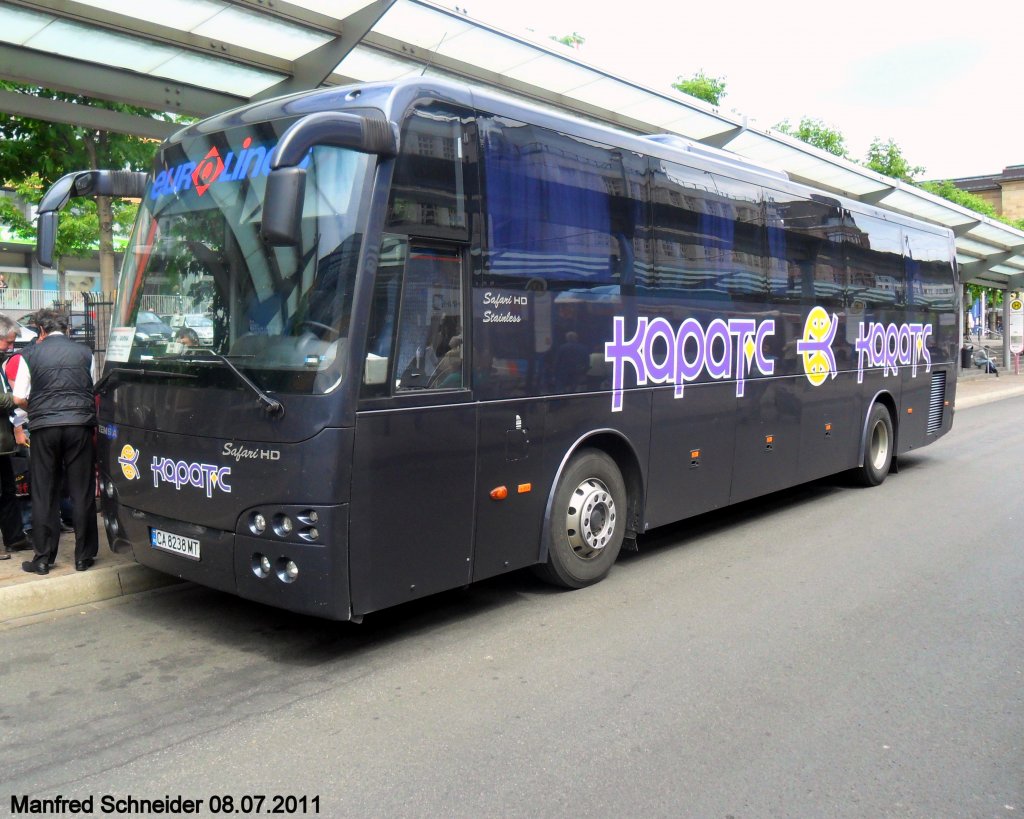 Ein Temsa Safari HD steht an der Haltestelle Saarbrcken Hauptbahnhof. Das Foto habe ich am 15.05.2010 gemacht.