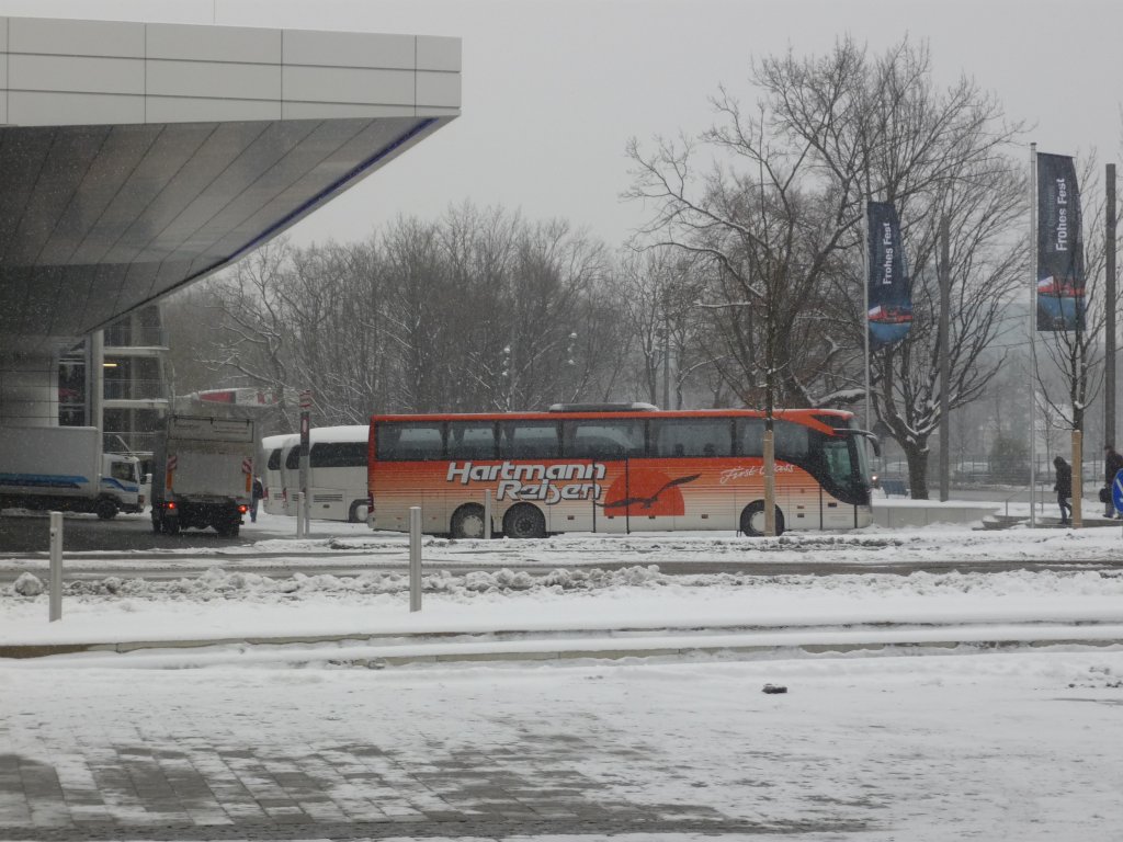 Ein Tourismo der Fa. Hartmann-Reisen in Mnchen. Am 12.01.2011